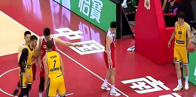 包含福建男篮客场大胜浙江，四连胜稳坐前四的词条