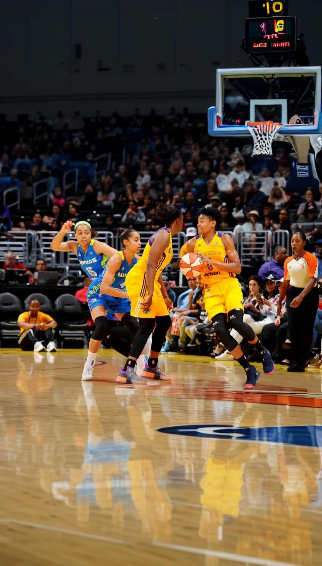 汹涌澎湃！比赛中球员们迸发出火花