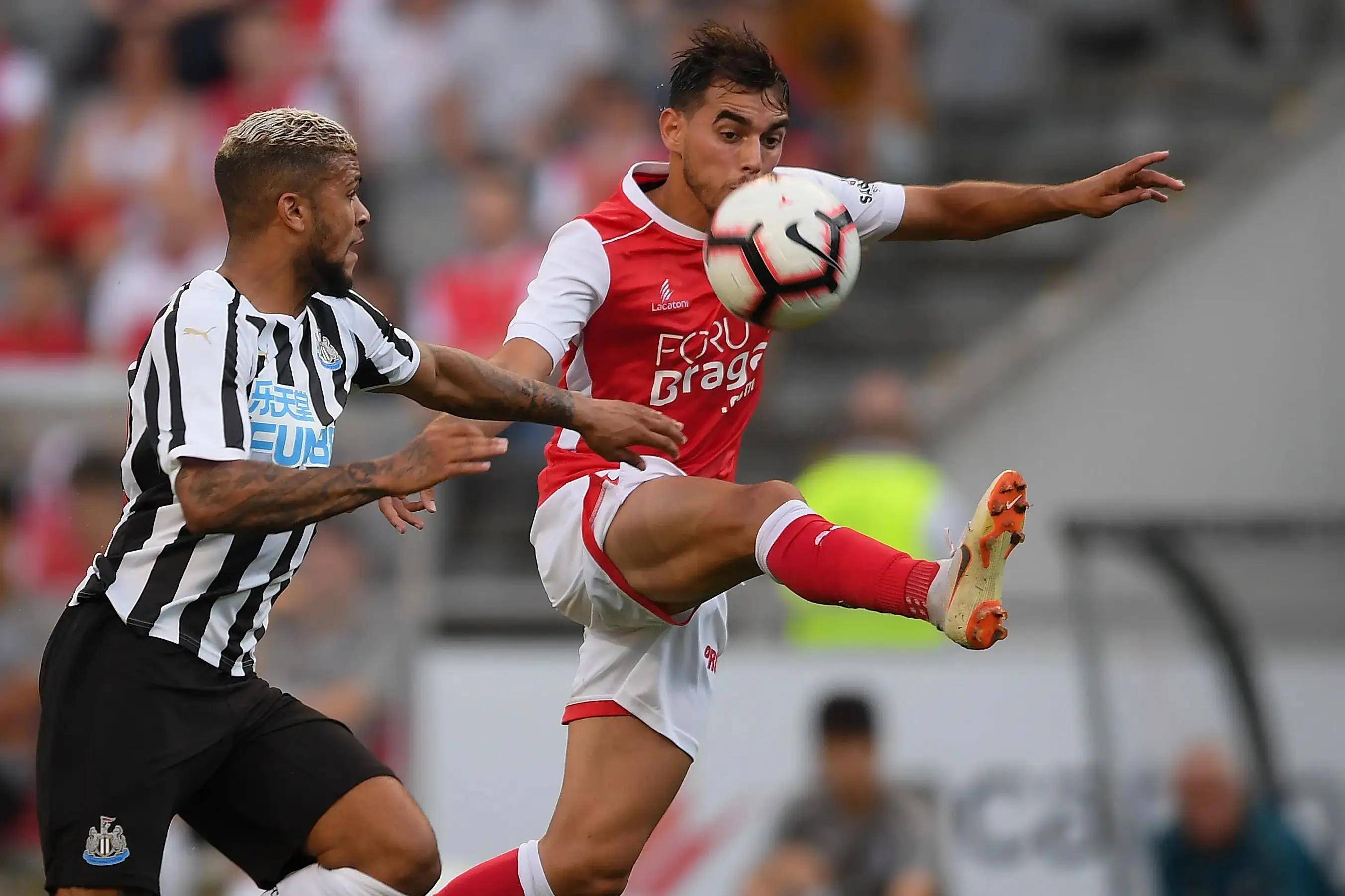 包含莱比锡红牛不败金身告破,失去领跑位置的词条 包含莱比锡红牛不败金身告破,失去领跑位置的词条