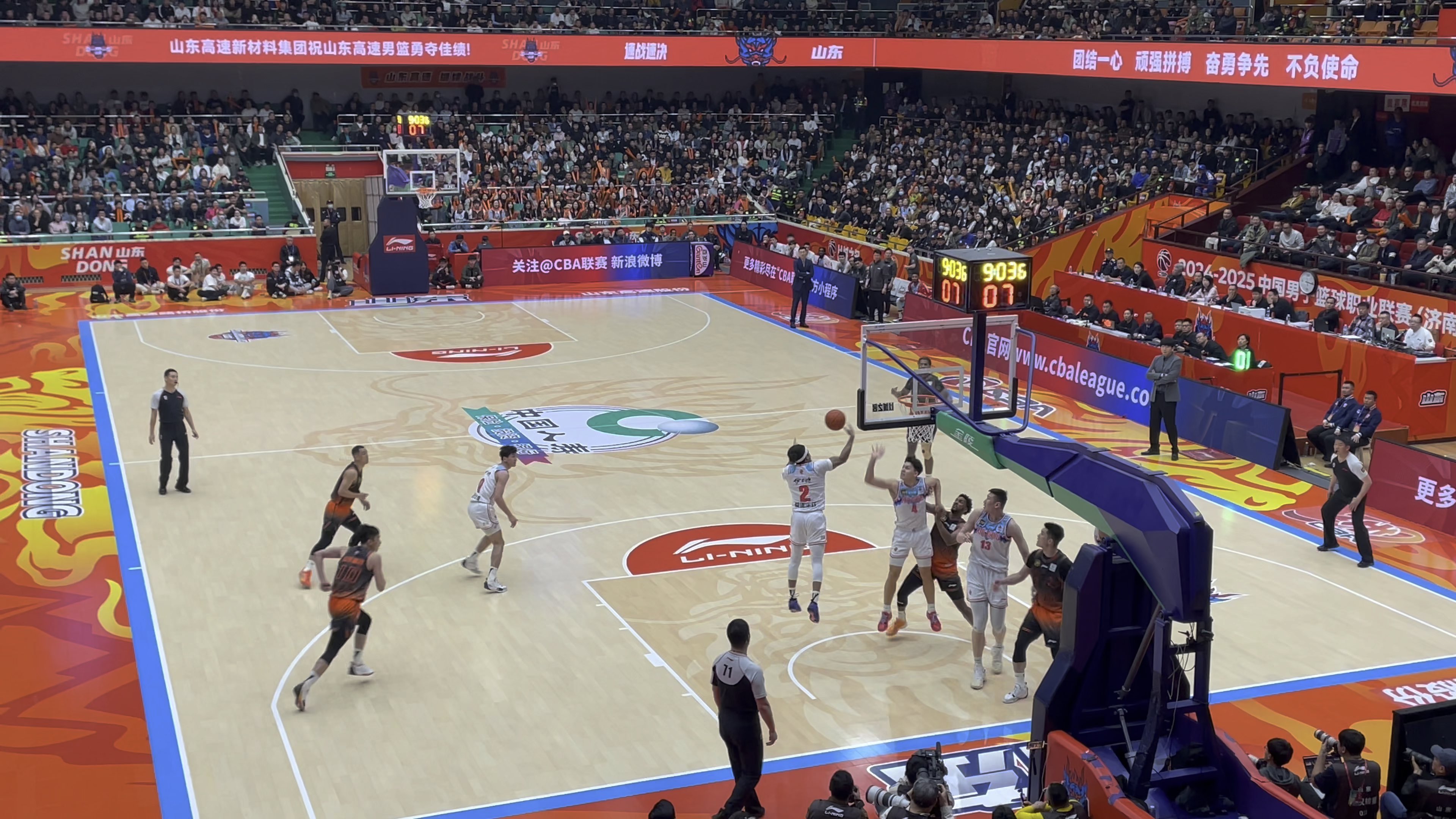 篮球职业联赛近期争奇斗艳. 篮球职业联赛近期争奇斗艳.