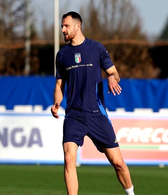 雷火电竞网站-意大利队奋力拼搏，冲刺前行