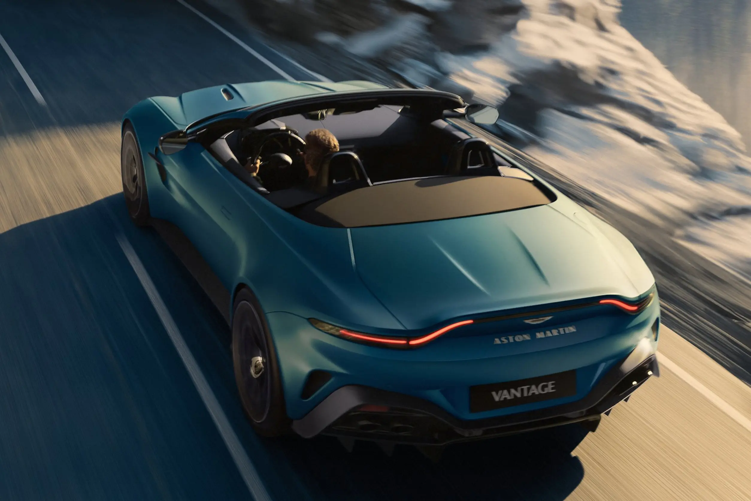 法拉利险胜阿斯顿马丁，诺里斯带队取胜