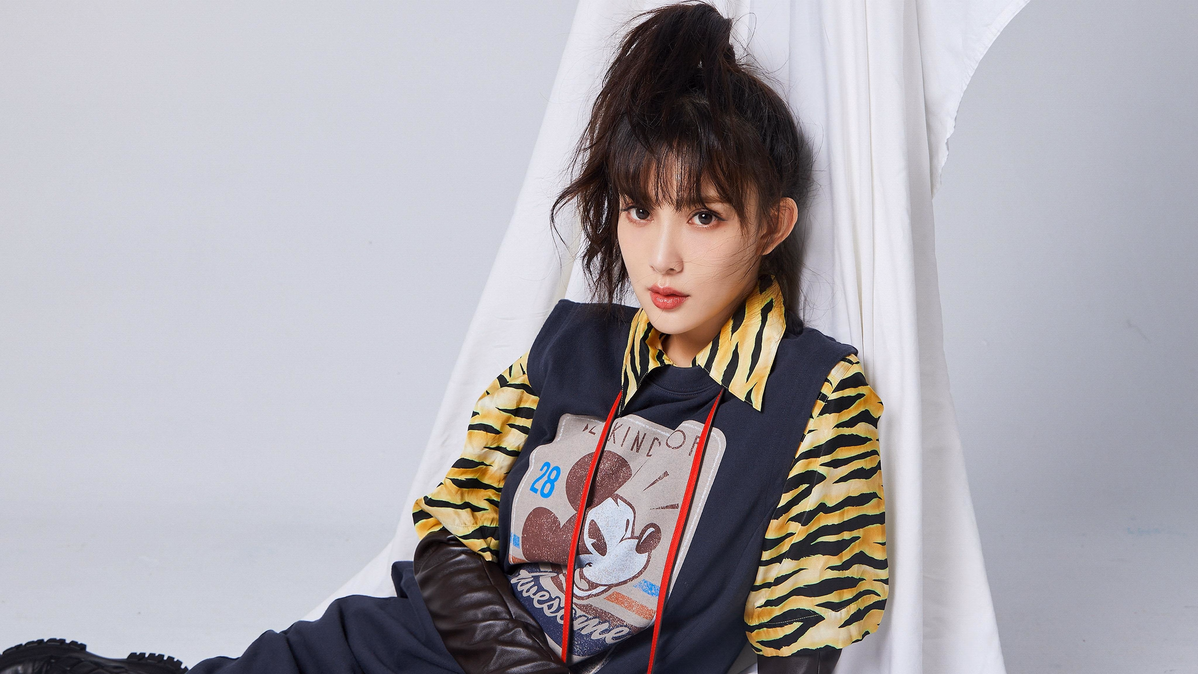 雷火电竞官网-NBA总决赛之夜，卡马文加扮演的不是球星，是橄榄球明星！