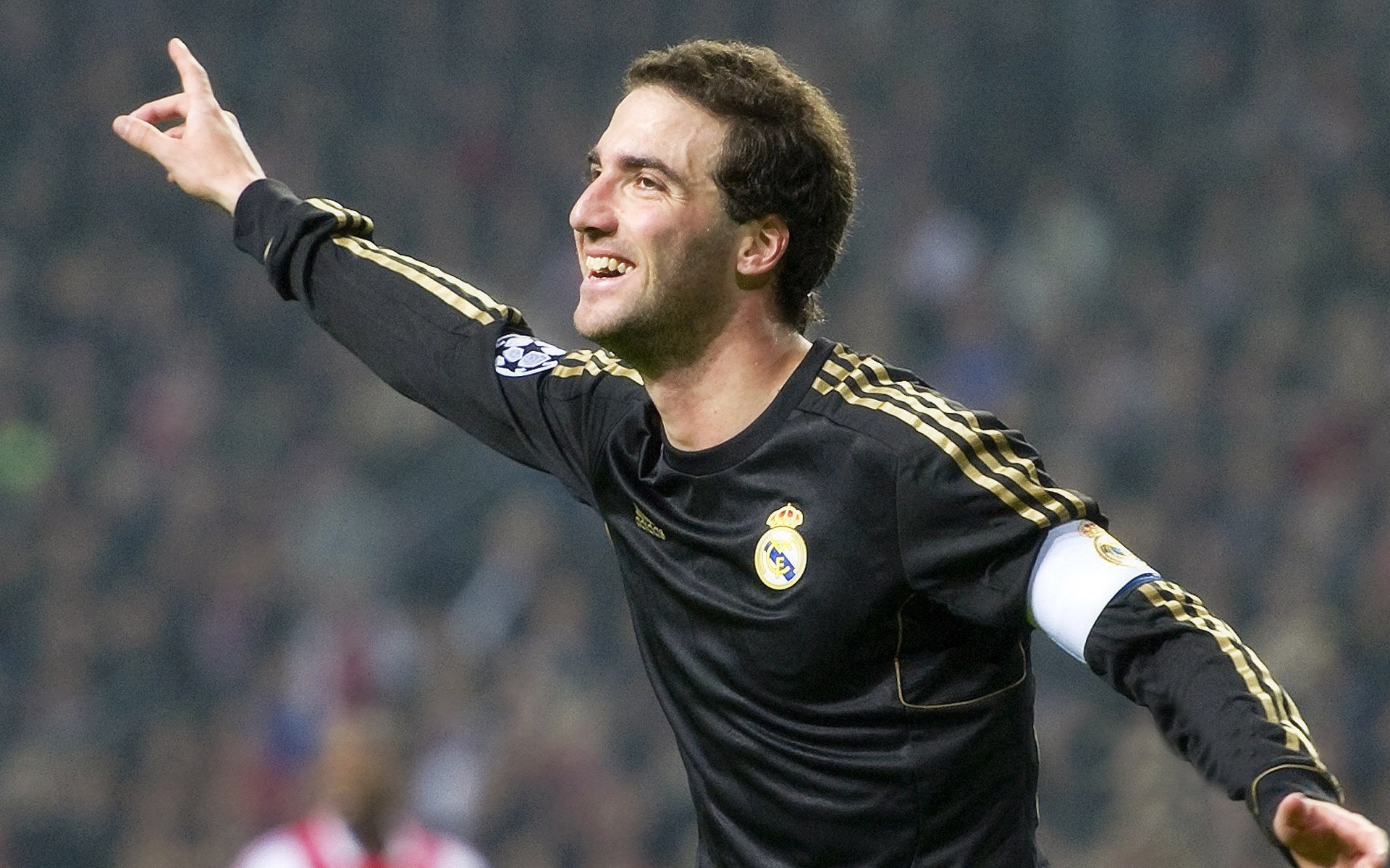 雷火电竞合作-冷水浇沸水，勒沃库森的节奏掌控与富安健洋的大场面艺术